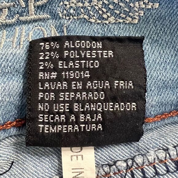 I&P Fashion Distressed Denim Bermuda Shorts Women's Casual Summer Wear Size 11‎ - Picture 4 of 11